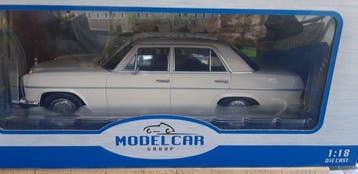 MCG 1:18 - Voiture miniature - MERCEDES 200D - Trait 8, Nieuw