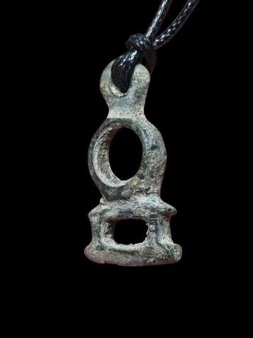 Keltisch Brons, Stunning & Rare Shape Talisman Hanger