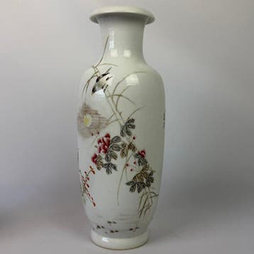Un vase émaillé clair Oiseau et Fleur avec inscription,