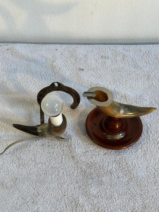 Koe Hoorns - Lamp & Asbak - 15 cm - 15 cm - 12 cm - (2), Collections, Collections Animaux