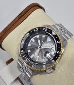 Seiko - Seiko 5 Sports GMT U.S. Special Edition - Sans, Handtassen en Accessoires, Horloges | Heren, Nieuw