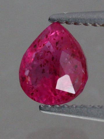 Sans prix de réserve - 1 pcs Rose, Rouge Rubis - 1.28 ct -, Bijoux, Sacs & Beauté