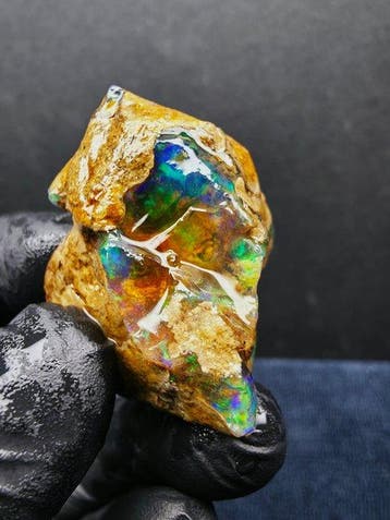 93cts Crystal Opal Specimen Ruw- 18 g
