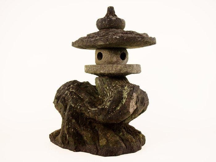 Stone lantern made from Kyushu - Natural stone (tuff) -, Antiek en Kunst, Antiek | Overige Antiek