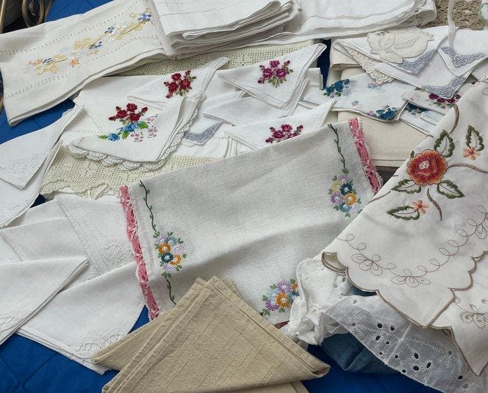 UN TESORO DI MERLETTI ANTICHI (BAMBOLA) - Pop - 1850-1900 -, Antiquités & Art, Antiquités | Jouets