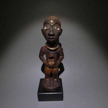 Nkisi Figure. Bakongo. 21,5 cm H. early 20th century -