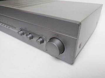 NAD - C 320 BEE Amplificateur intégré à semi-conducteurs