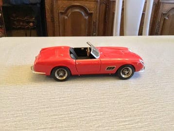 1:18 - Modèle réduit - Ferrari 250 GT California Spyder, Hobby en Vrije tijd, Nieuw