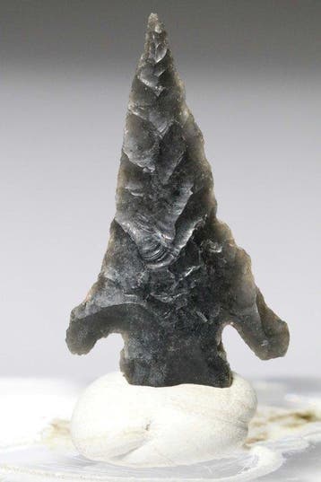 Mesolithisch / Epipaleolithisch Obsidiaan Pijlkop - 33 mm