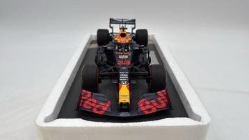 Minichamps 1:18 - Modelauto - Aston Martin Red Bull Racing, Nieuw