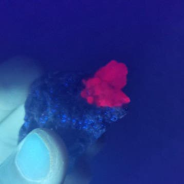 24 g robijn in matrix – Excalibur-kristal, flogopiet, marmer