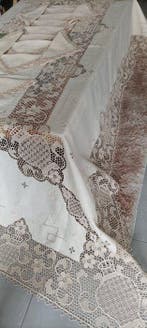 Indrukwekkende linnengoedhanddoek met fijne Venetiaanse kant, Antiek en Kunst