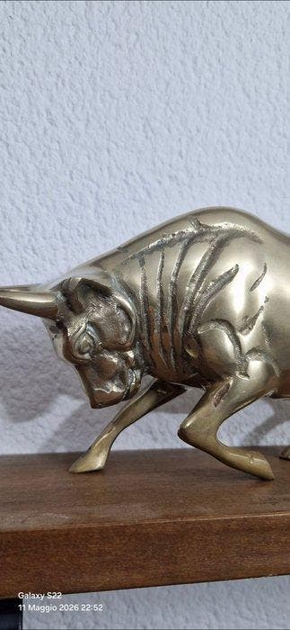 Beeld, TORO WALL STREET BULL OTTONE - 25 cm - Verguld, Antiek en Kunst, Curiosa en Brocante