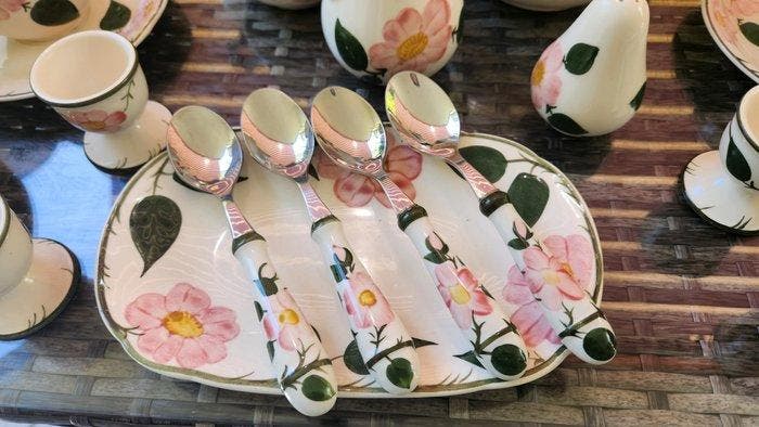 Villeroy & Boch - Tafelservies (36) - Wildrose - Porselein -, Antiek en Kunst, Antiek | Meubels | Tafels
