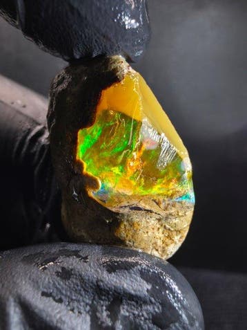 43cts Crystal Opal Specimen Ruw- 8.5 g
