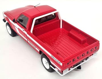 Otto Mobile 1:18 - Modelauto - Peugeot 504 Dangel