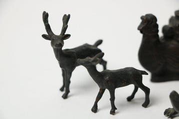 Brons - Set van 6 miniatuurfiguren: Schatvaartuig, hert,