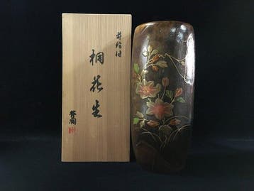 Exquisite Kaga Makie Paulownia Wood Vase - Traditional