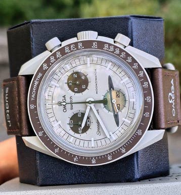 Omega x Swatch - MoonSwatch - Mission to Saturn - Sans prix, Nieuw