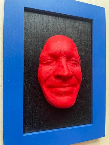 gregos - Red smile on black background-blue frame