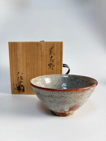 Set van Japanse Shino- en ijzersandaardewerk theebekers