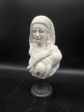 Marbre Sculpture - 32 cm