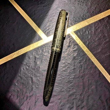 Parker - Vacumatic Golden Pearl Laminated Celluloid -, Verzamelen, Pennenverzamelingen, Nieuw