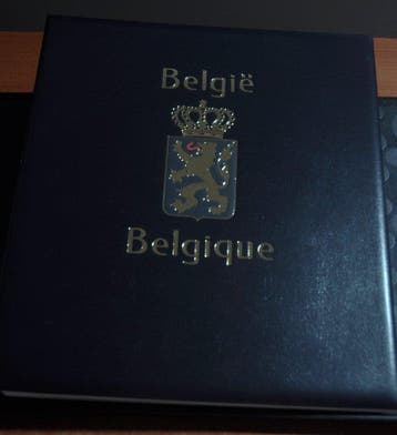 Accessoires België - 2 lege luxe DAVO albums met bladen, Gestempeld