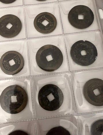 China, Vietnam. Lot of 35 Bronze Coins – Imperial China and, Postzegels en Munten