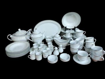 Service de table (71) - Porcelaine à la cendre dos -