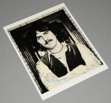 George Harrison / Beatles signed b/w promotion photograph, Cd's en Dvd's, Nieuw in verpakking