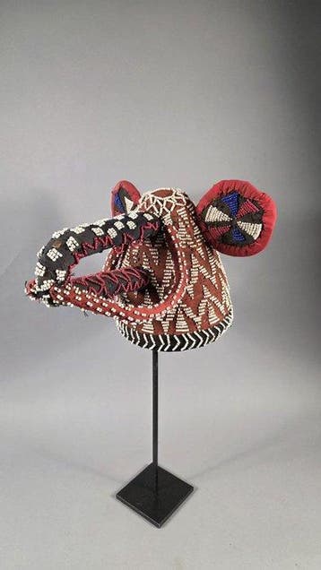 Elefantenmasker van stof en parels - Bamileke - Kameroen