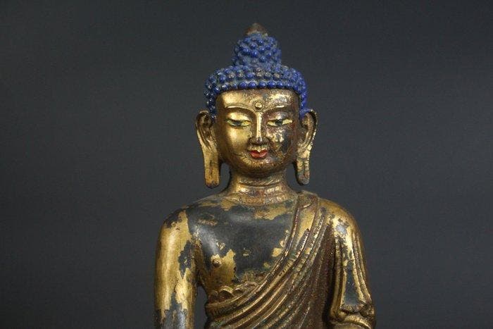 This is a crafted bronze Shakyamuni Buddha statue - Brons -, Antiek en Kunst, Antiek | Overige Antiek