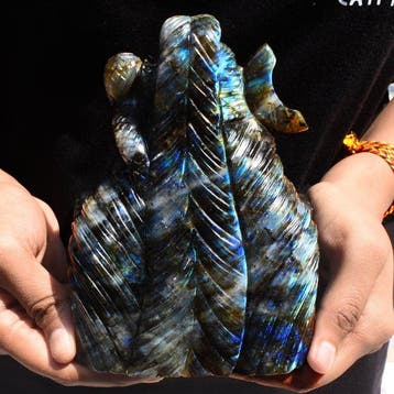 Beeld, Big Congo Blue Flash Labradorite Carved Divine Lord