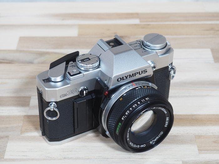 Olympus Olympus OM-30 Silver + F.Zuiko Auto-S 50mm f/1.8, Audio, Tv en Foto, Fotocamera's Analoog