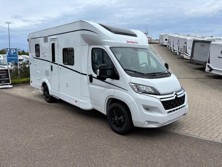 Dethleffs Just Camp T6762 nieuw met daginschrijving 32847, Caravans en Kamperen, Mobilhomes, Cassettetoilet, Handgeschakeld, L-zit