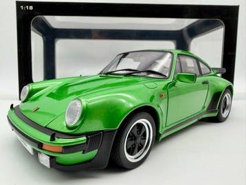 Autoart 1:18 - Modelauto - PORSCHE 911 (930) 3,0 Turbo -