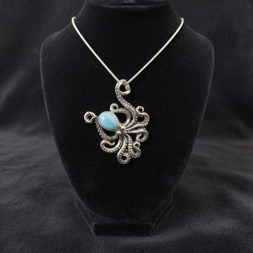 Argent massif et Larimar naturel de haute qualité. Pendentif