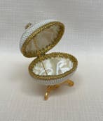 Boîte à bijoux - Perles en plastique - Œuf à bijoux