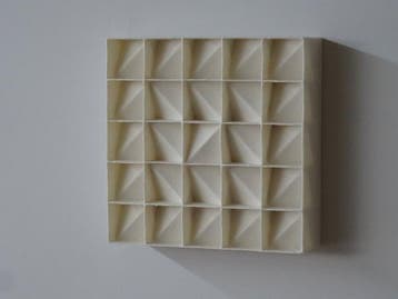 Hans Meeuwsen - Reliëf, 2026 - 49 minimalistisch porseleinen
