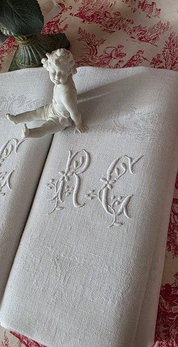 Linge de table en lin damassé monogrammé R C - Serviette de