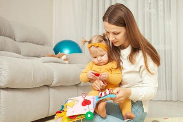 Trouvez un Babysitter de Confiance sur Askaide, Autres horaires, Premier Emploi, Autres formes, Convient comme travail d'appoint