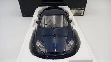 Minichamps 1:18 - Modelauto - Porsche 911 GT3 RSR ALMS 2004, Nieuw