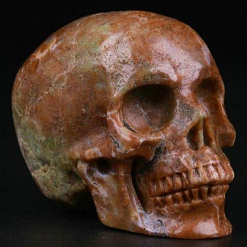 83 g 5.10 × 3.90 cm Chrysokoll-Jaspis-schedel
