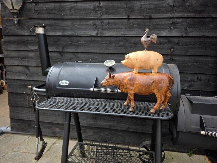 Beeld, BBQ / Farm Animal Sculpture - 42 cm - mgo, Antiquités & Art, Curiosités & Brocante