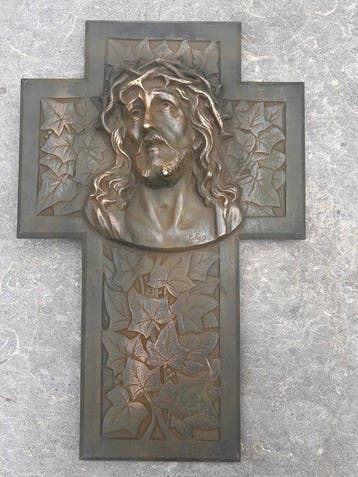 sculptuur, Zwaar Bronzen kruis; gesigneerd: Gihé D. - 40