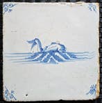 Carreau - 2 anciennes tuiles Delft bleu avec des baleines. -