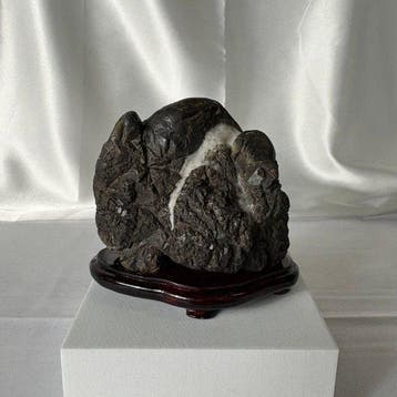 Pierre - Art zen japonais - suiseki (pierre de