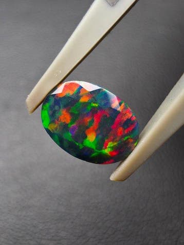 1ct Zwarte Opaal Cabochons- 0.2 g