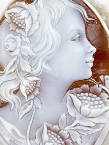 CASSIS MADAGASCARIENSIS - Cameo - handgesneden camee
